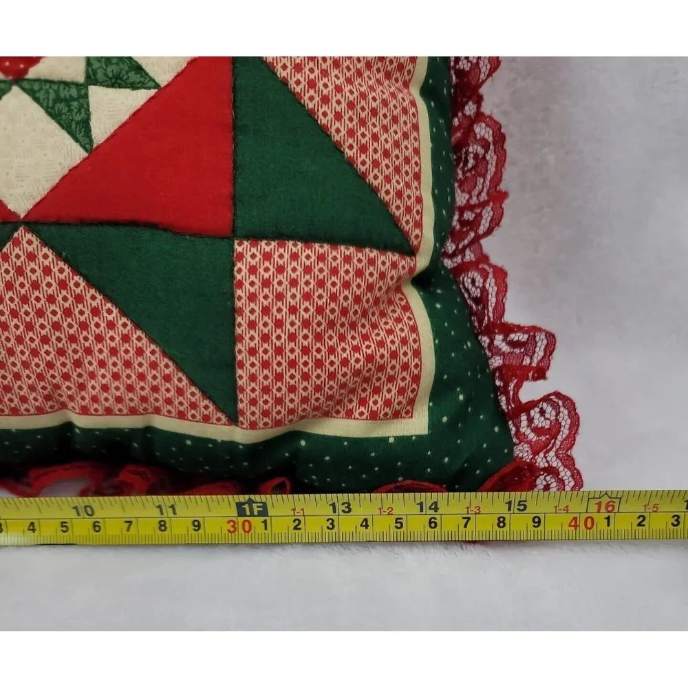 Country House 14 Inch Christmas Colors Throw Pillow With Lace Boarder